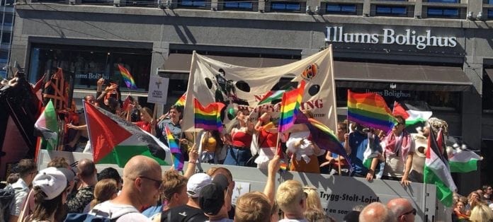 Palestina-aktivister klarer ikke engang å markere Pride uten å benytte anledningen til å angripe Israel. (Foto: Linda Kristina Molander, Facebook) Palestina-aktivister klarte ikke å markere Pride uten å demonisere Israel. (Foto: Linda Kristina Molander, Facebook)