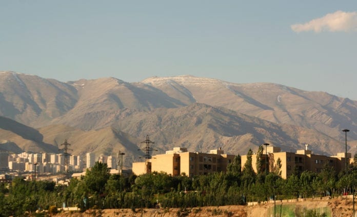 Teheran tørke Iran er rammet av tørke og enkelte anklager Israel for å stå bak. Dette bildet er fra Teheran i 2016. (Foto: Flickr/CC)