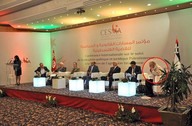 Corbyn (t.h.) deltok på konferansen sammen med blant andre flere av lederne i Hamas.