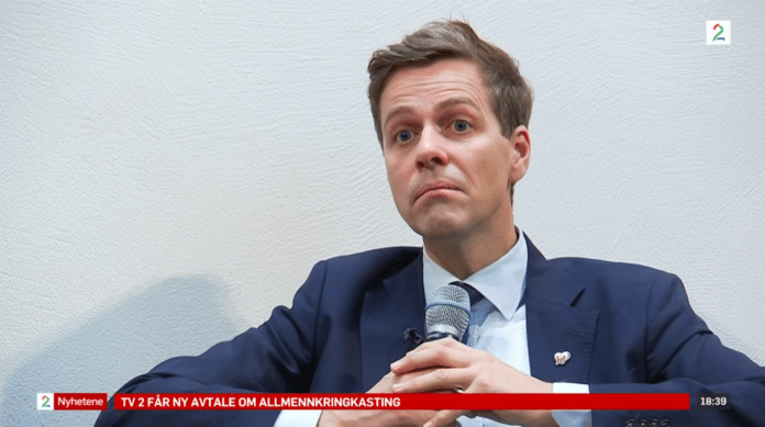 Israel er ikke stort og viktig nok til å bli nevnt i boken til KrF-leder Knut Arild Hareide. (Skjermdump fra pressekonferansen via TV2 Nyhetskanalen) Israel er ikke stort og viktig nok til å bli nevnt i boken til KrF-leder Knut Arild Hareide. (Skjermdump fra pressekonferansen via TV2 Nyhetskanalen)