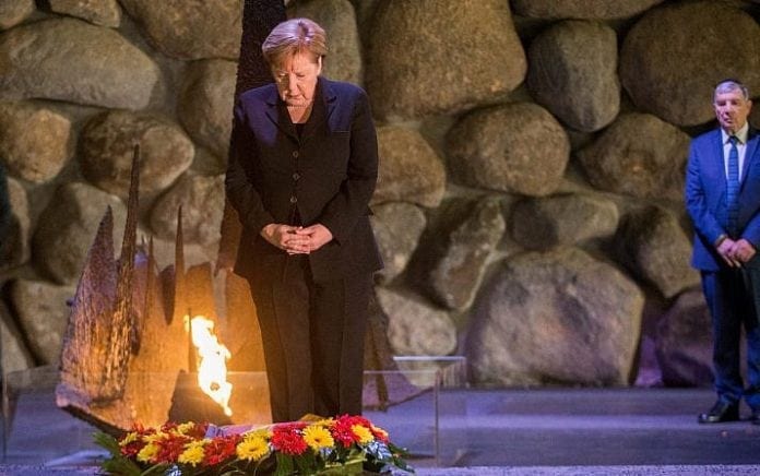 Angela Merkel Yad Vashem Den tyske forbundskansleren Angela Merkel besøkte Yad Vashem torsdag 3. oktober.