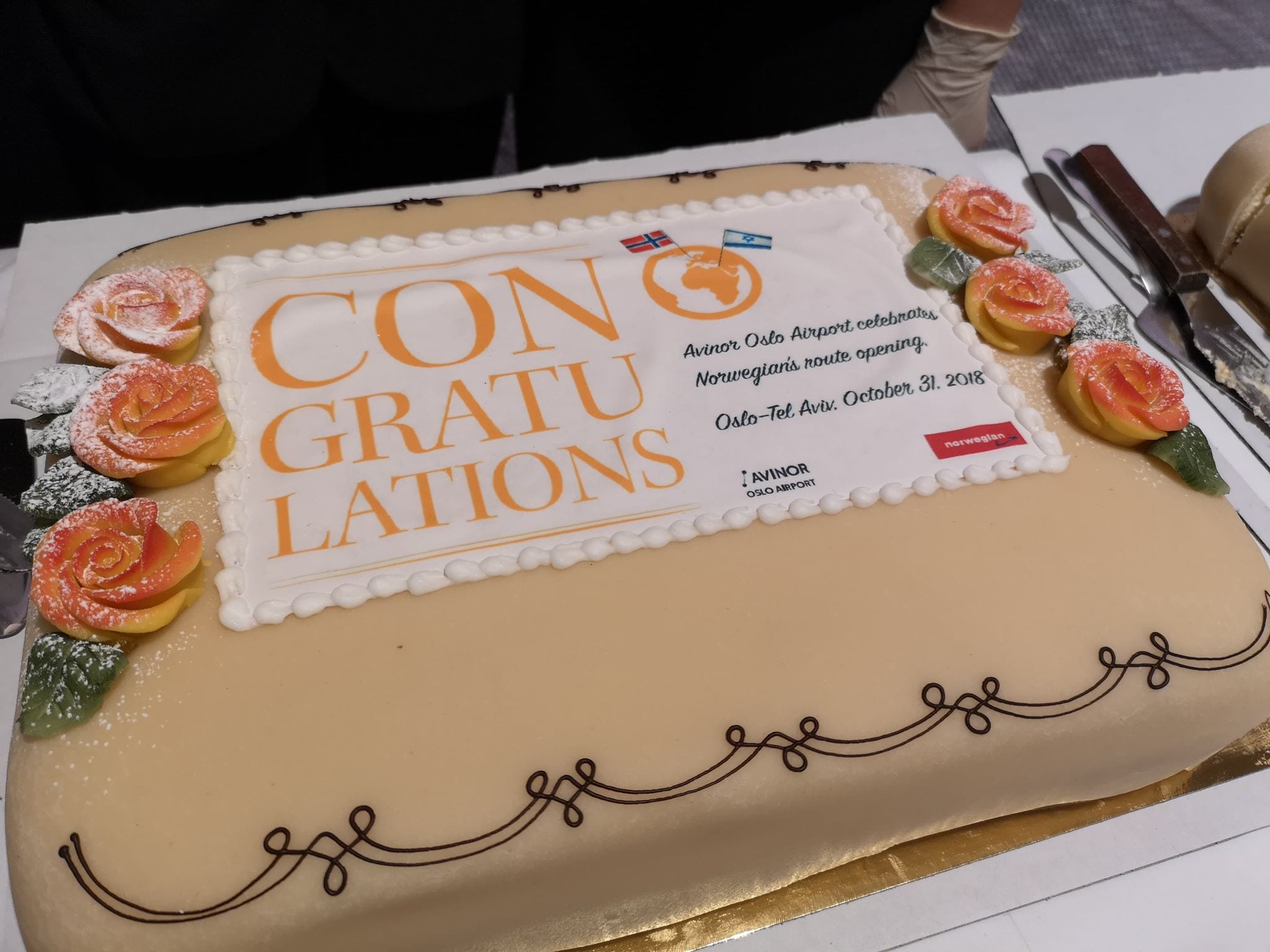 Kake fra Avinor. (Foto: Bjarte Bjellås)