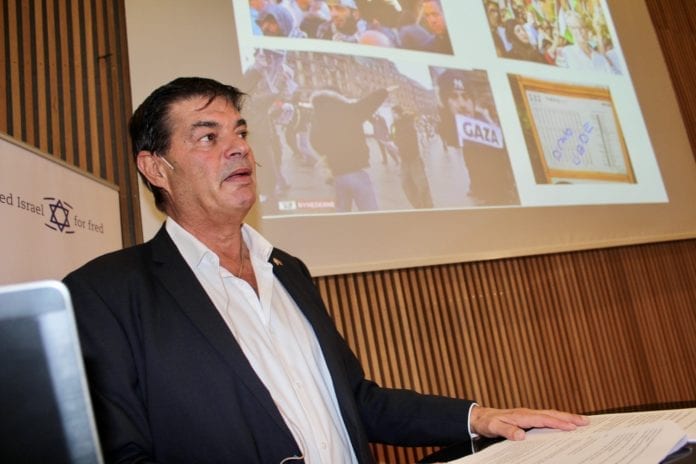 Max Meyer antisionisme Max Meyer fra Dansk Zionistforbund talte på MIFF Forum om situasjonen til de danske jødene i dag. (Foto: Bjarte Bjellås)