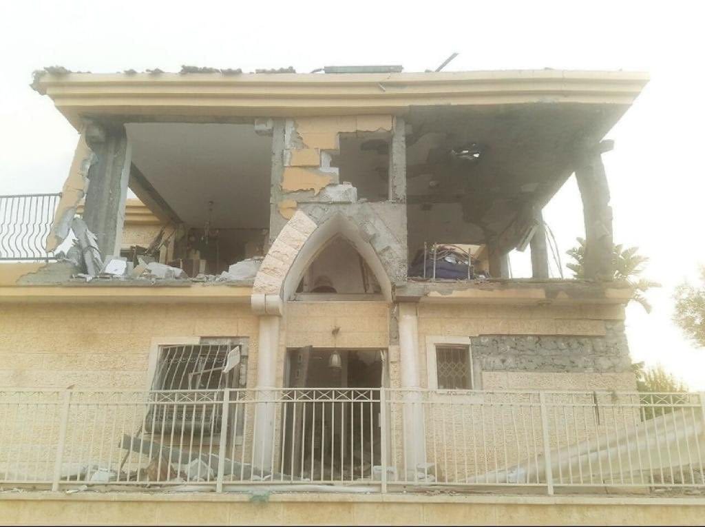 Terrorraketten mot Beersheba rammet boligen som huset en mor og tre barn. (Foto: IDF)