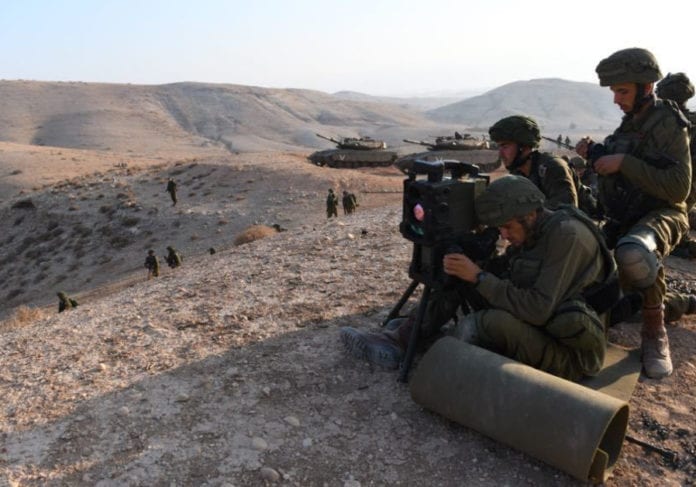 429650 Fallskjermjegere deltar i en øvelse hvor scenarioet er krig mot Hizbollah i august 2018. (Foto: Det israelske forsvaret)