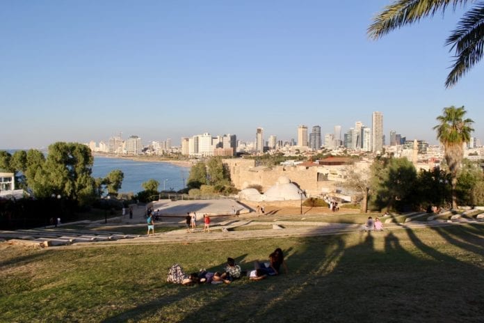 IMG_2764 Fra Jaffa er det flott utsikt mot Tel Aviv. Mens Jaffa er flere tusen år gammel er Tel Aviv bare 109 år. (Foto: Bjarte Bjellås)