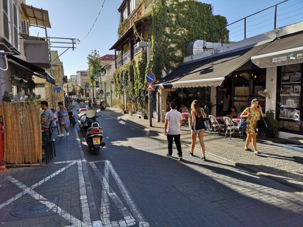 Neve Tzedek er et av Tel Avivs eldste, men samtidig hippeste, nabolag. De siste årene har området blitt renovert og oppgradert. (Foto: Bjarte Bjellås)