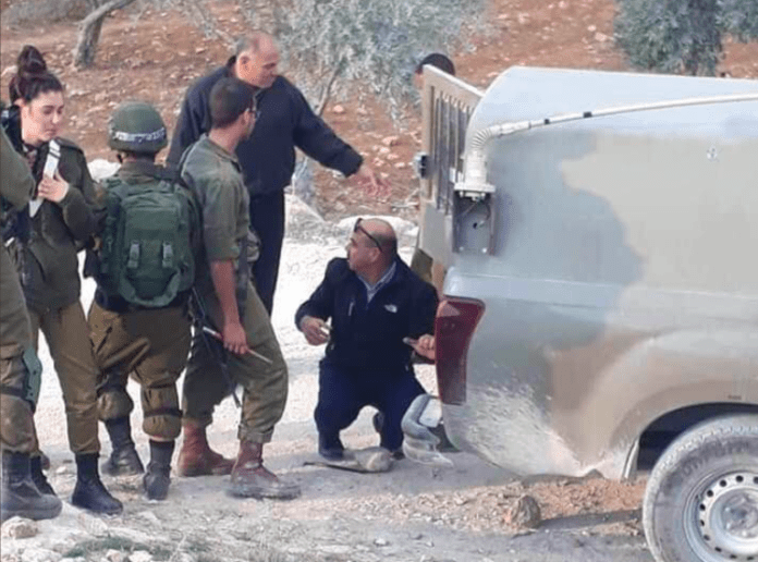 Screen-Shot-2018-11-15-at-1.54.30-PM-e1542283001323 Politisjef i Hebron Ahmed Abu al-Rub er suspendert etter at dette bildet dukket opp i sosiale medier. (Foto: Twitter)