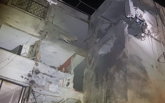 Dette bildet viser skadene på leilighetskomplekset i Ashkelon. (Foto: Ambulansetjenesten United Hatzalah)