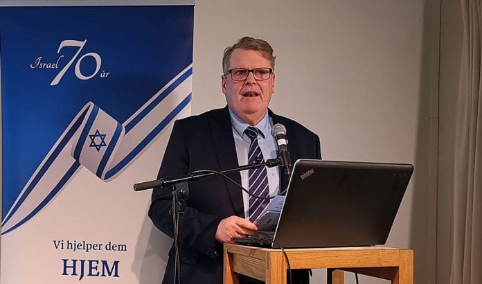 Leder av Israels venner på Stortinget, stortingsrepresentant Hans Fredrik Grøvan (KrF), taler på MIFFs og HJHs minnemarkering i Oslo 29. november 2018. (Foto: Kjetil Ravn Hansen, MIFF) Leder av Israels venner på Stortinget, stortingsrepresentant Hans Fredrik Grøvan (KrF), taler på MIFFs og HJHs minnemarkering i Oslo 29. november 2018. (Foto: Kjetil Ravn Hansen, MIFF)