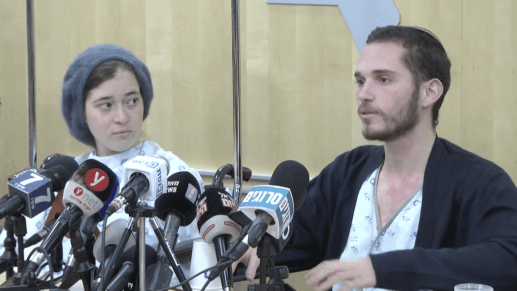 Shira og Amichai Ish-Ran mistet babyen sin etter terrorangrepet søndag 9. desember. (Foto: Skjermdump YouTube)