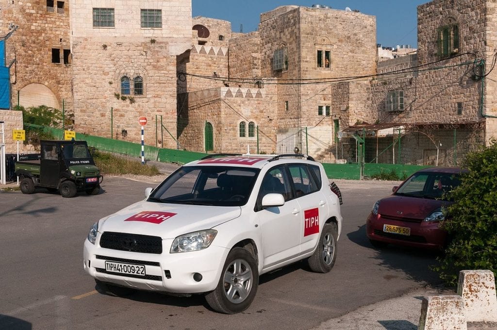 En rekke nordmenn, mange av dem politi, har jobbet for TIPH siden organisasjonen ble startet i 1994. Her fra hovedkvarteret i Hebron.