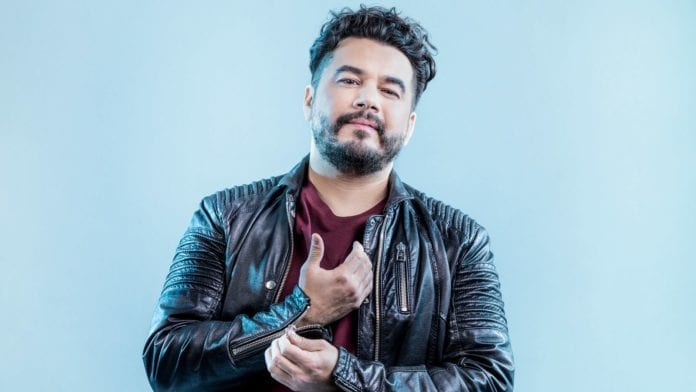 Chris Medina Den internasjonale stjernen Chris Medina er nå bosatt i Norge. Han håper å representere Norge i Eurovision. (Foto: NRK)