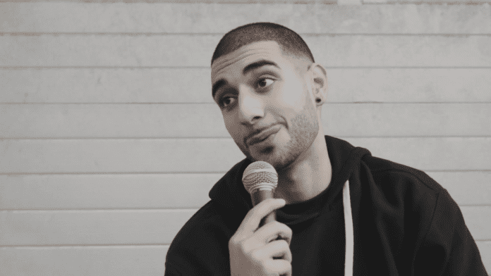 Kaveh Rapperen Kaveh Kholardi blir ikke straffet for å ha ropt «føkk jøder» under en festival i Oslo. (Foto: Skjermdump YouTube)