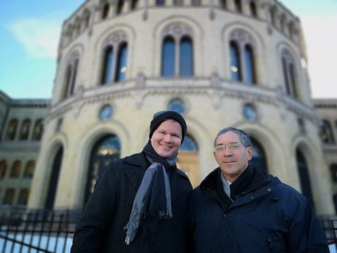 Conrad Myrland, daglig leder i MIFF, og Itamar Marcus, direktør for Palestinian Media Watch etter møtet på Stortinget 29. januar 2019. (Foto: MIFF) Conrad Myrland, daglig leder i MIFF, og Itamar Marcus, direktør for Palestinian Media Watch etter møtet på Stortinget 29. januar 2019. (Foto: MIFF)