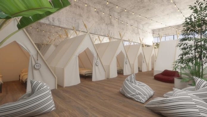 172100458 Spot Hostel vil tilby turister billig overnatting i Tel Aviv, blant annet ved å leie ut telt innendørs. (Foto: Spot Hostel)