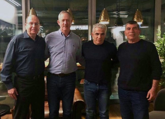 52165005_287012681976131_5132802230176448512_n Gabi Ashkenazi, Yair Lapid, Benny Gantz og Moshe Ya'alon forener sine styrker før valget i Israel 9. april. (Foto: Facebook)