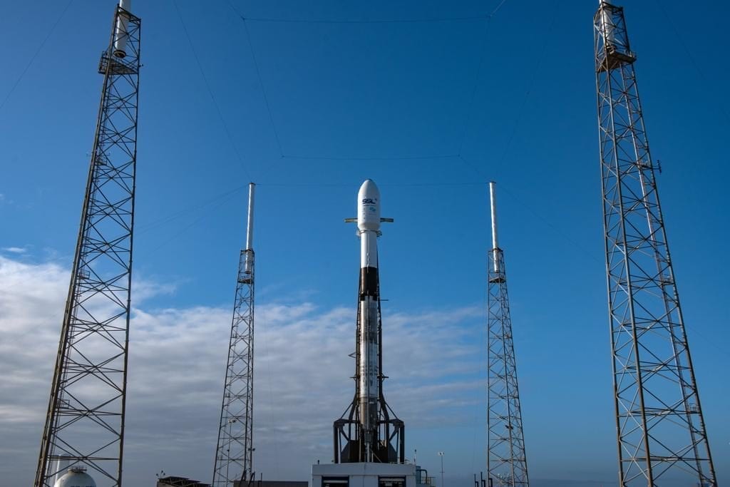 En SpaceX Falcon 9-rakett vil frakte det israelske romfartøyet ut i verdensrommet. (Foto: SpaceX)