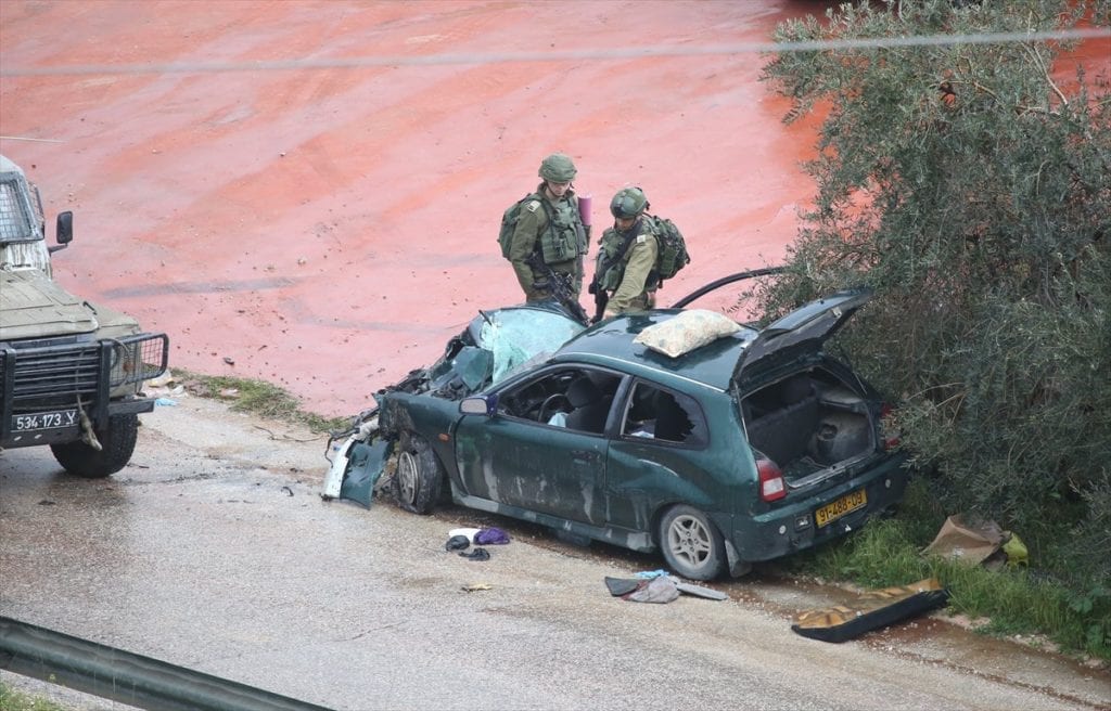 Bilen som kjørte på soldatene. (Foto: Twitter/Kan)