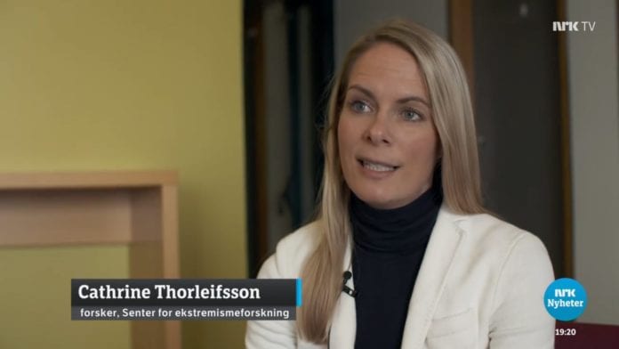 Cathrine Moe Thorleifsson, forsker ved Senter for Ekstremismeforskning ved Universitet i Oslo, på NRK Dagsrevyen 13. april 2019. Cathrine Moe Thorleifsson, forsker ved Senter for Ekstremismeforskning ved Universitet i Oslo, på NRK Dagsrevyen 13. april 2019.