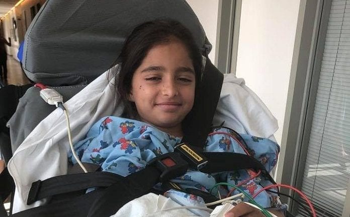 victim-e1556438335306 Åtte år gamle Noya Dahan fra Israel var en av dem som ble skadet i lørdagens angrep. Familien hadde flyttet fra Sderot. (Foto: Privat)