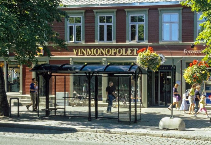- Du burde være glad for at Israel har Golanhøydene, hvis de ikke hadde det, ville syriske terrorister skyte israelske kvinner og barn, svarte en ansatt på Vinmonopolet i Steen & Strøm i Oslo. (Illustrasjonsfoto av Vinmonopolet i Trondheim, dr_knox, flickr) - Du burde være glad for at Israel har Golanhøydene, hvis de ikke hadde det, ville syriske terrorister skyte israelske kvinner og barn, svarte en ansatt på Vinmonopolet i Steen & Strøm i Oslo. (Illustrasjonsfoto av Vinmonopolet i Trondheim, dr_knox, flickr)