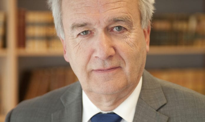 Busch-Tor-Aksel-stor Riksadvokat Tor-Aksel Busch beklager koblingen mellom «fuck jøde» og kritikk av Israel. (Foto: Riksadvokaten)