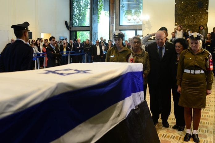 The_funeral_of_Yitzhak_Navon_(1) Siden opprettelsen av staten Israel har 23.741 soldater dødd i tjeneste for landet. (Foto: Kobi Gideon)