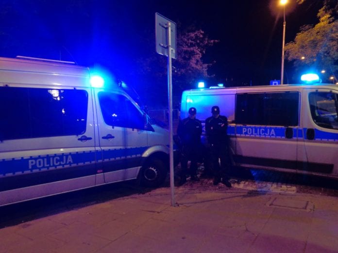 Protest_w_obronie_sądów_(Warszawa,_Sejm)-Policja