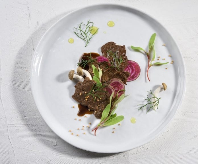 Det israelske selskapet Aleph Farms har utviklet kunstig biff som om noen år vil bli tilgjengelig på markedet. (Foto: Aleph Farms)