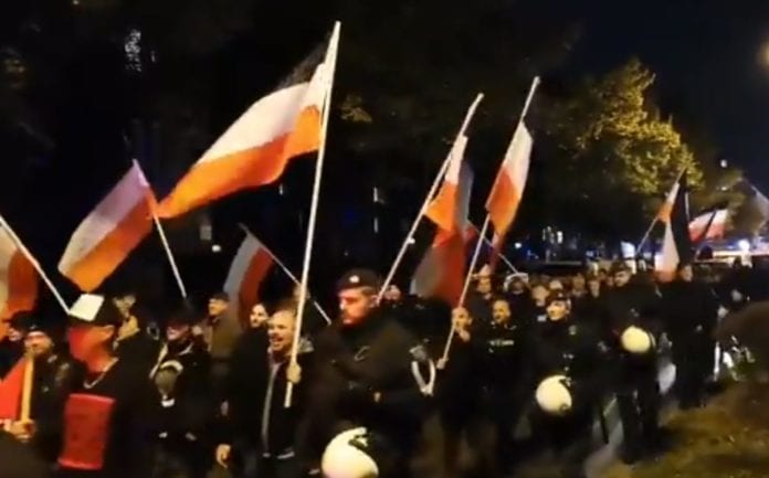 Nynazister marsjerer i den tyske byen Dortmund 30. september 2019. (Skjermdump fra Twitter @infozentrale)