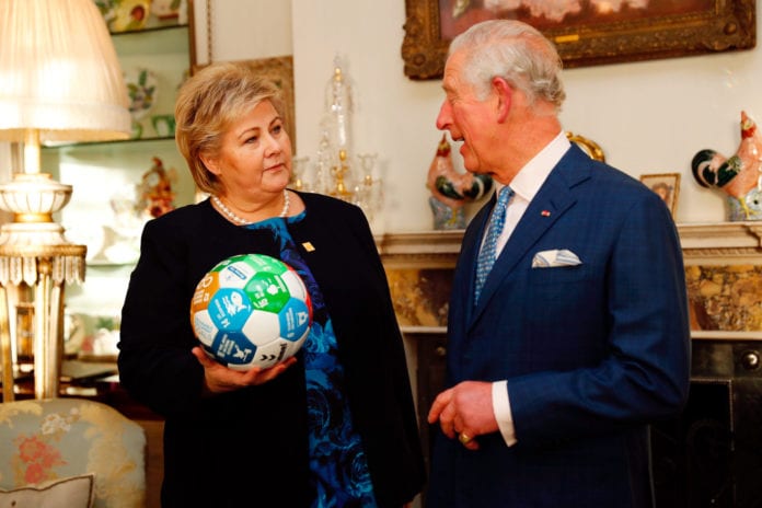 Prins Charles sammen med Norges statsminister Erna Solberg på toppmøtet i NATO 3. og 4. desember 2019. (Foto: Torgeir Haugaard, Statsministerens kontor, flickr)