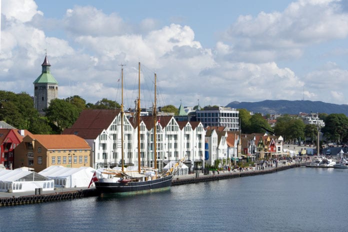 Dersom kommunestyret følger Rødts forslag vil Stavanger måtte holde seg borte fra mange av verdens største selskaper. (Foto: Keith Dixon, flickr)