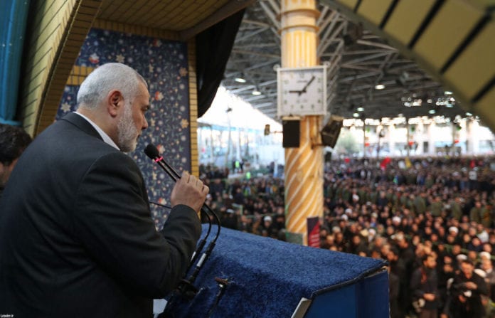 Hamas-leder Ismail Haniyeh talte i begravelsen til den iranske generalen Qasem Soleimani. (Foto: Khamanei.ir)