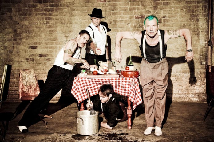 Red_Hot_Chili_Peppers_2012-07-02_001