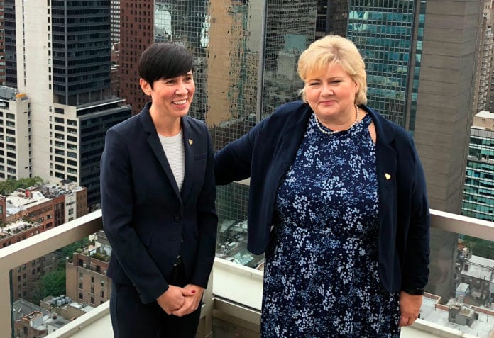 Utenriksminister Ine Eriksen Søreide og statsminister Erna Solberg. (Foto: Frode Overland Andersen/ Utenriksdepartementet, flickr) Utenriksminister Ine Eriksen Søreide og statsminister Erna Solberg