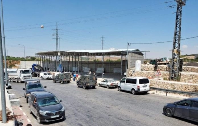 Dette er bygget som ifølge Olav Randen var «eit nesten sluttført testbygg for covid-19 i Hebron på Vestbreidda». (Skjermdump fra Twitter-bilde publisert av folk som kritiserer Israel for rivningen)