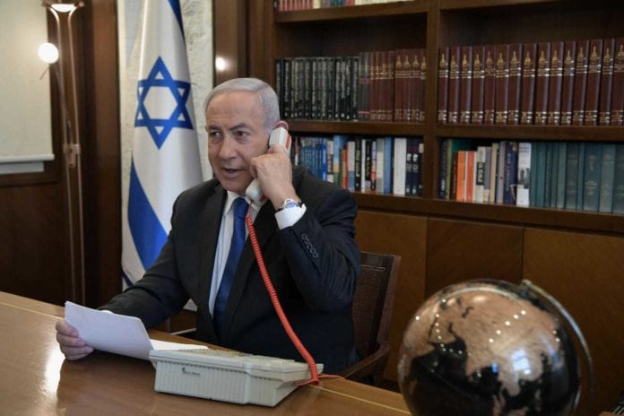 Statsminister Benjamin Netanyahu i telefon med Emiratenes leder Mohammed Bin Zayed 13. august 2020. (Foto: GPO)