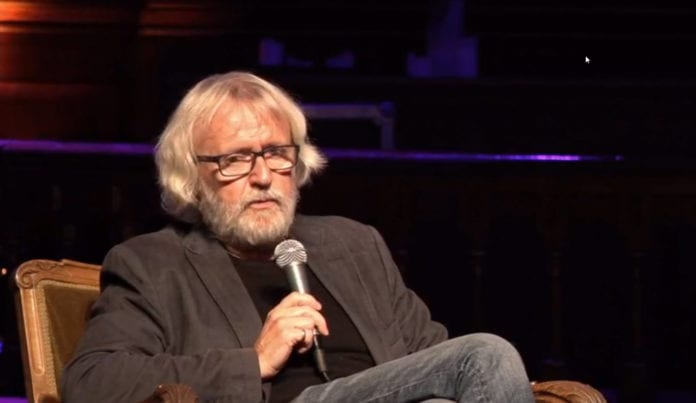Erik Hillestad ble tvunget av palestinske musikere til å velge side. (Skjermdump fra Facebook-sending fra Kulturkirken Jakob 22. september 2020)