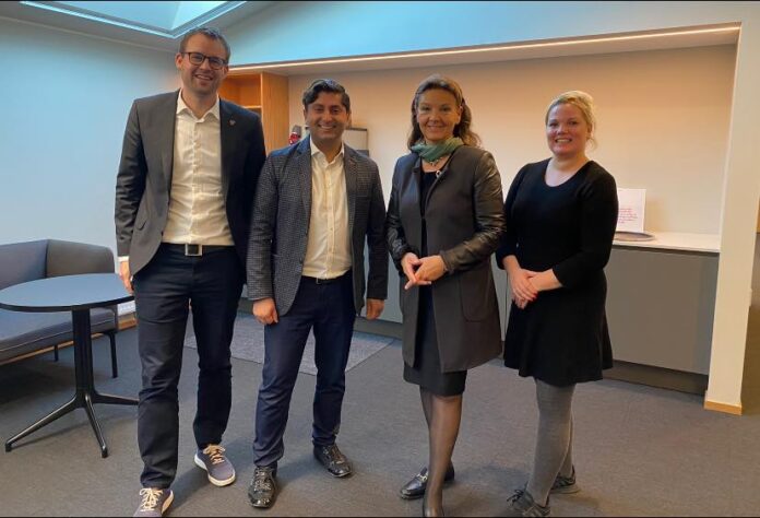 Det nyvalgte styret i Israels venner på Stortinget: Styremedlem Kjell Ingolf Ropstad (KrF), leder Himanshu Gulati (FrP), nestleder Ingjerd Schou (H) og styremedlem Silje Hjemdal. (Foto: Privat)